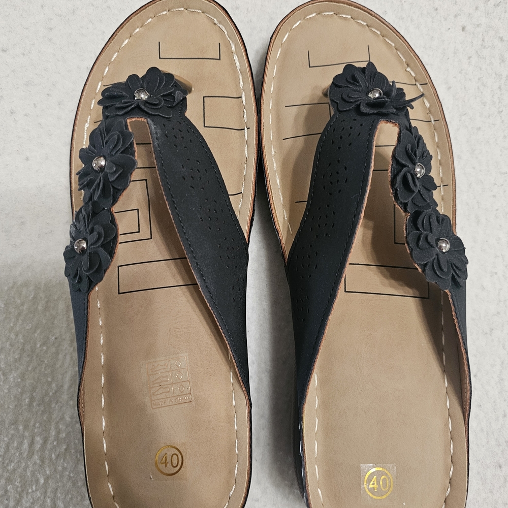 Women’s Black Floral Thong Sandals